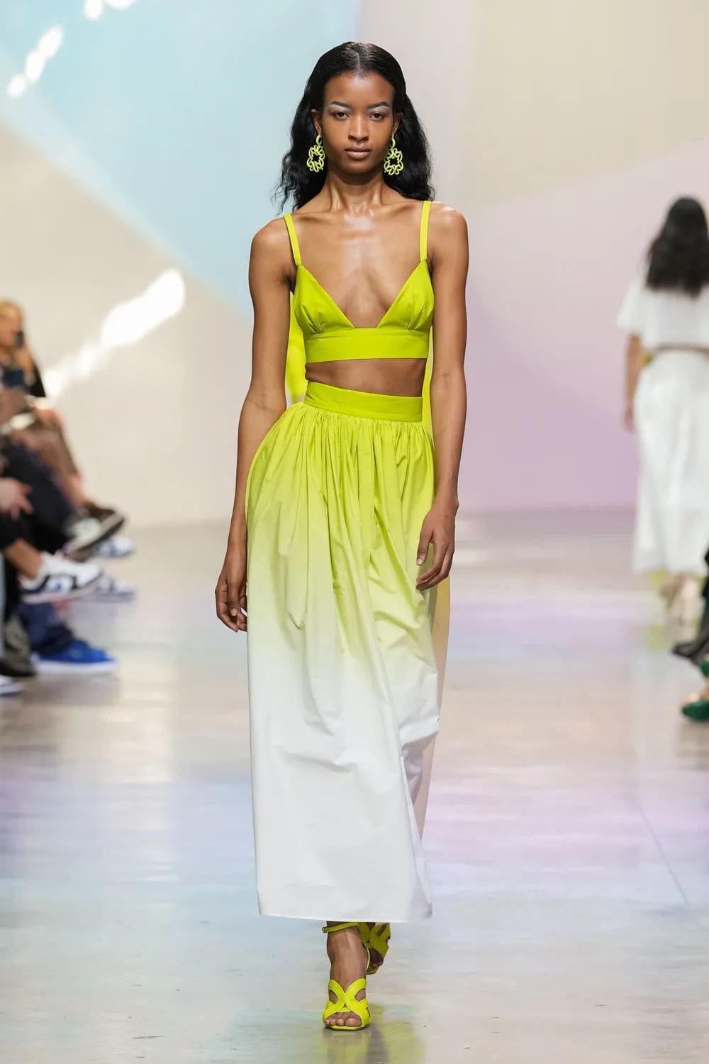 Elie Saab Primavera Verão 2023 Runway revista
