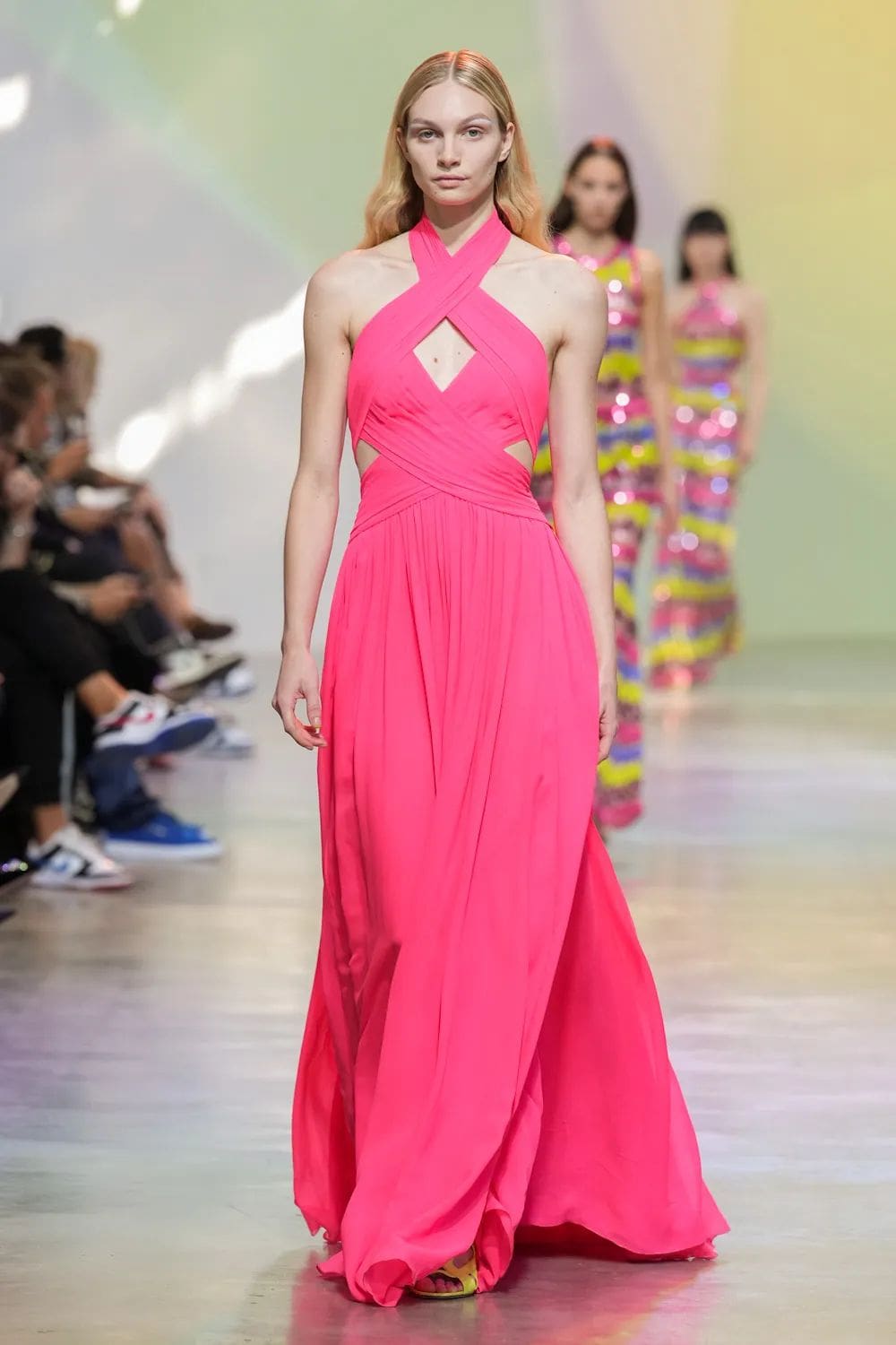 Elie Saab Primavera Verão 2023 Runway revista