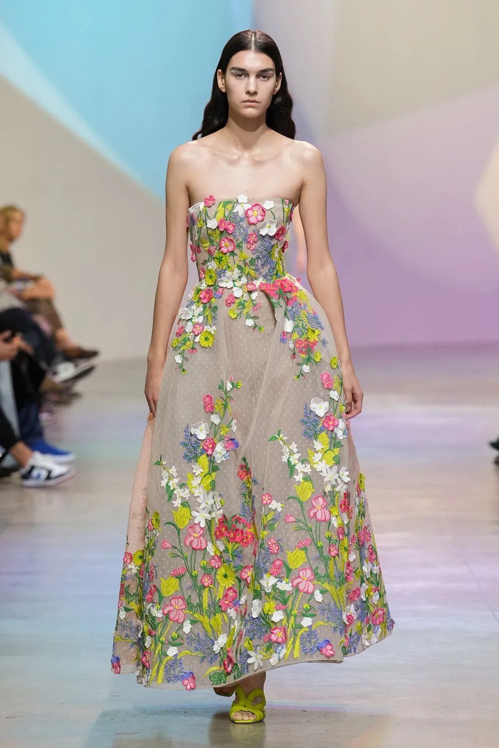 Elie Saab Primavera Verão 2023 Runway revista