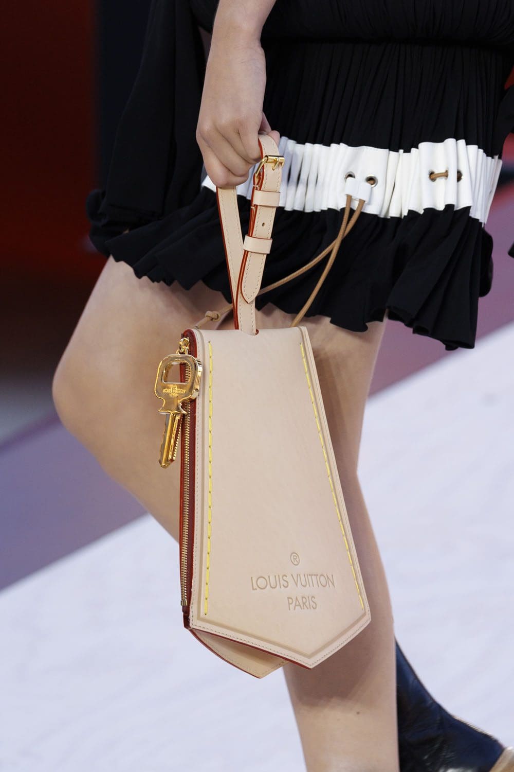 Louis Vuitton Spring Summer 2023 Details Women Runway Magazine 14