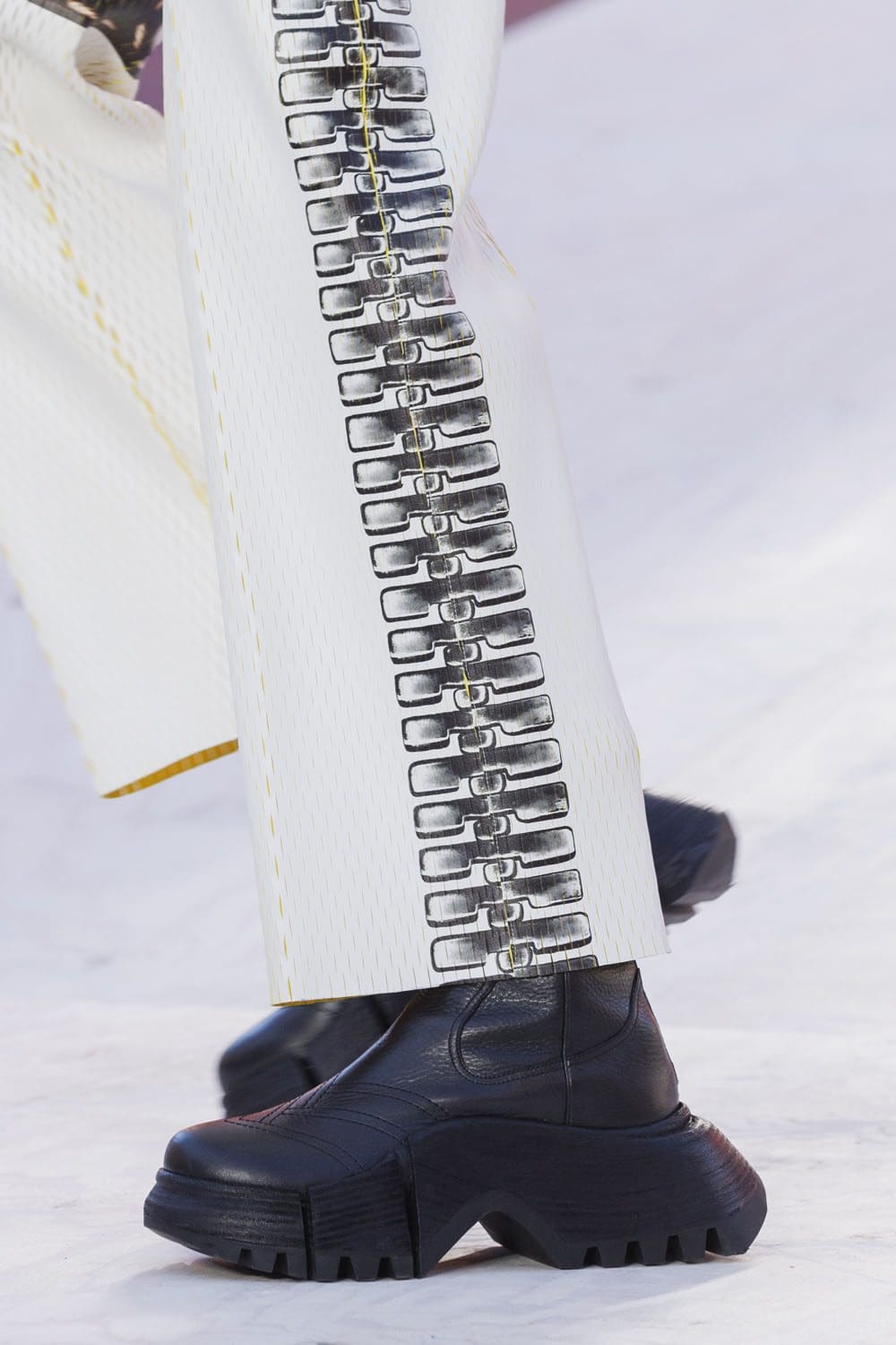 Louis Vuitton Spring Summer 2023 Details Women Runway Magazine 4