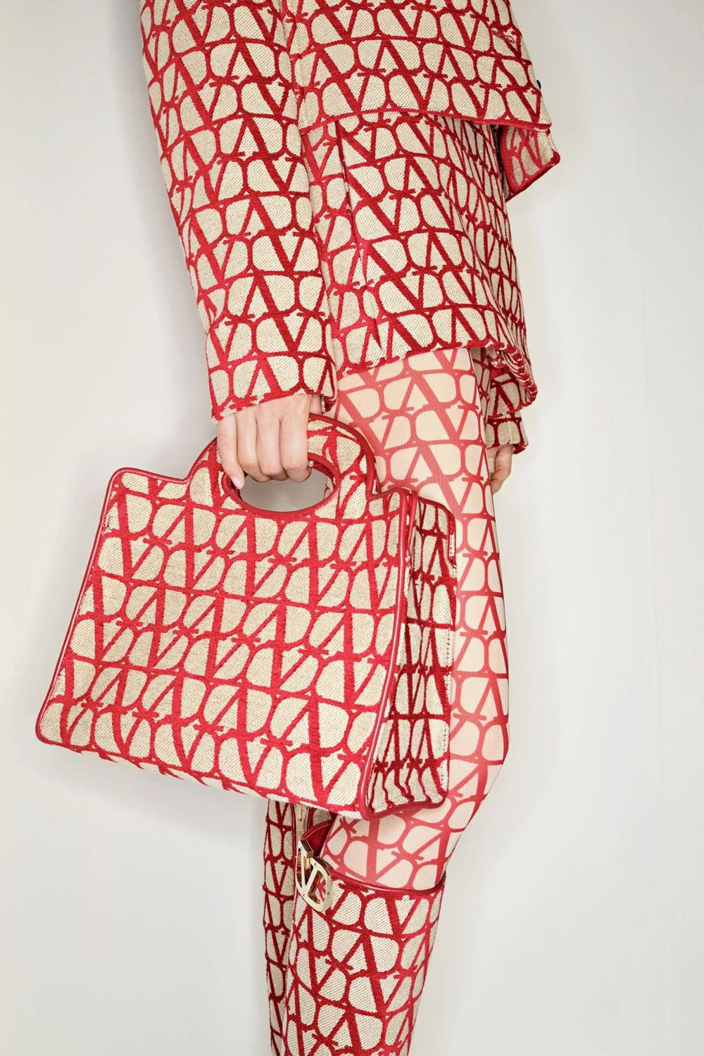 Valentino Resort 2023 Runway Magazine 33