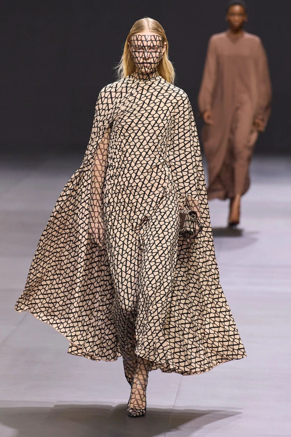 Valentino Printemps Été 2023 Prêt à porter Runway Magazine 1