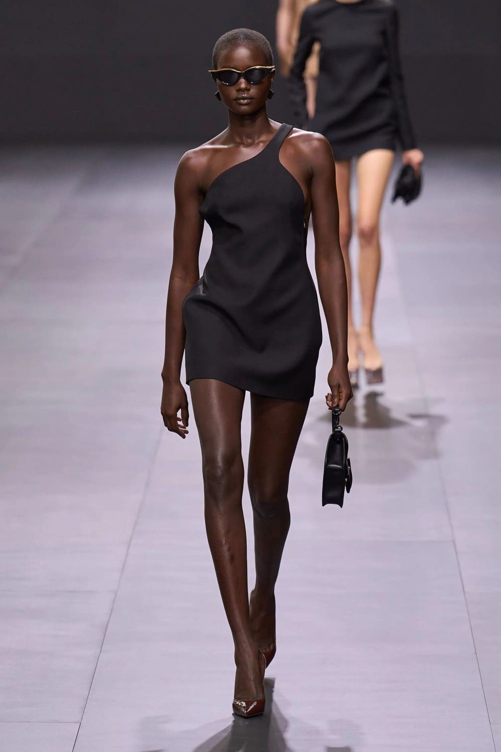 Valentino Printemps Été 2023 Prêt à porter Runway Magazine 10