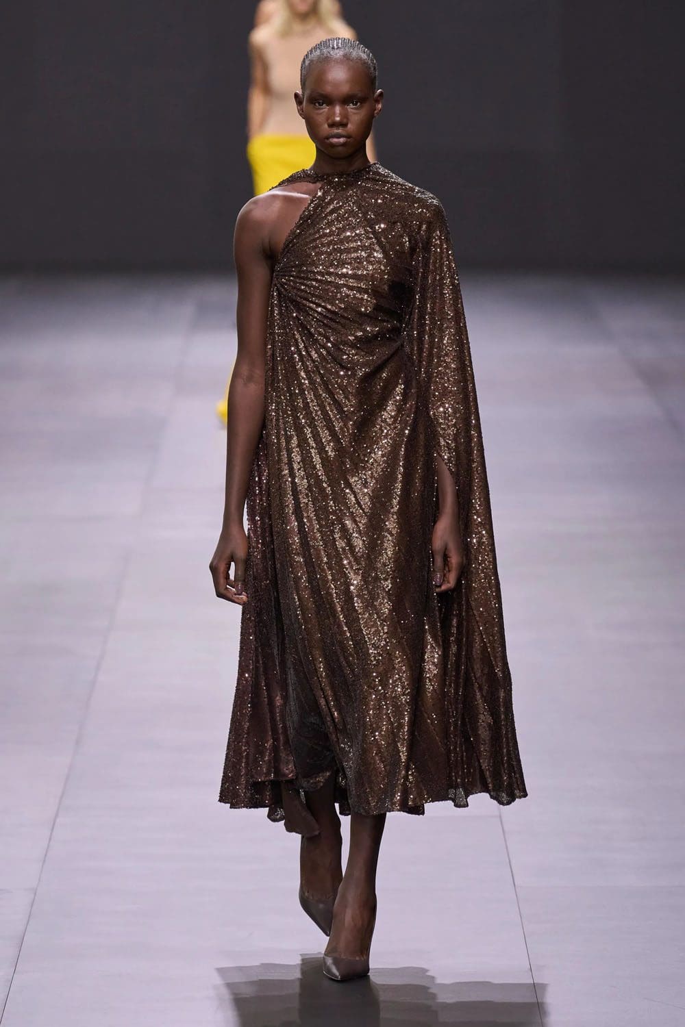 Valentino Printemps Été 2023 Prêt à porter Runway Magazine 13
