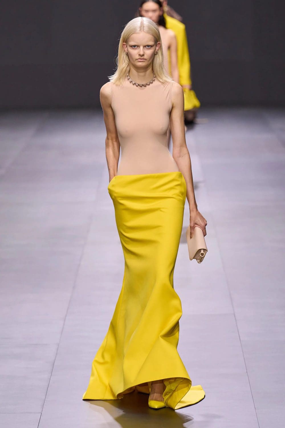 Valentino Printemps Été 2023 Prêt à porter Runway Magazine 14