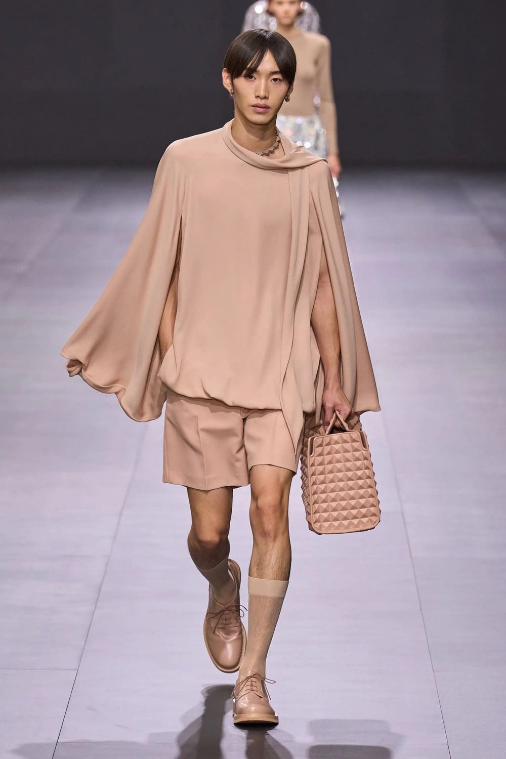 Valentino Printemps Été 2023 Prêt à porter Runway Magazine 21