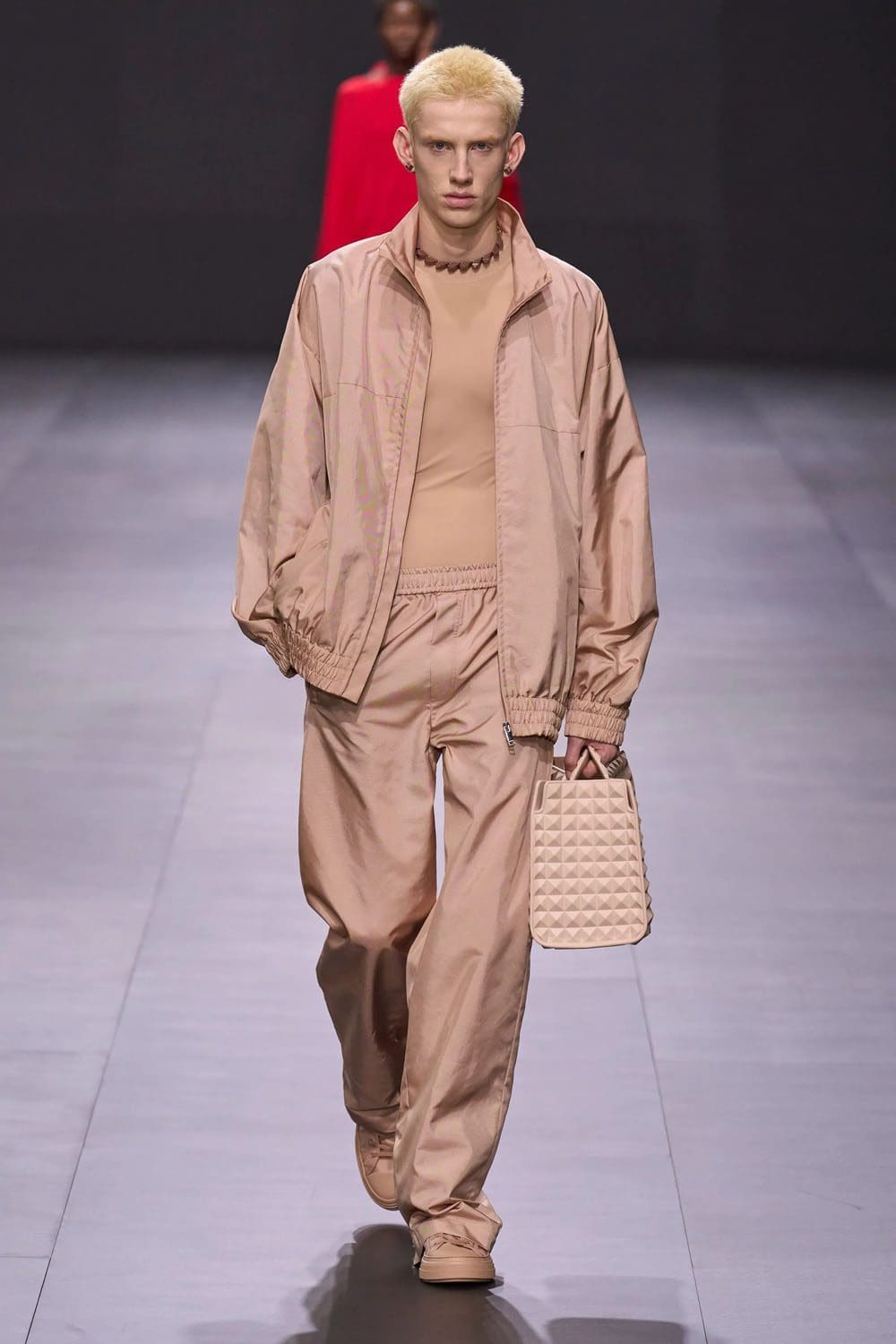 Valentino Printemps Été 2023 Prêt à porter Runway Magazine 24
