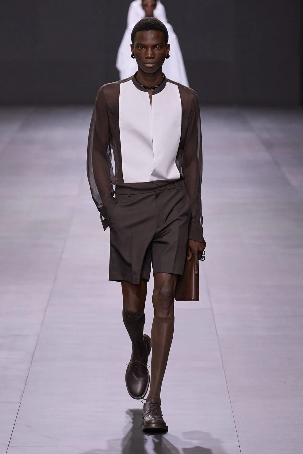 Valentino Printemps Été 2023 Prêt à porter Runway Magazine 48