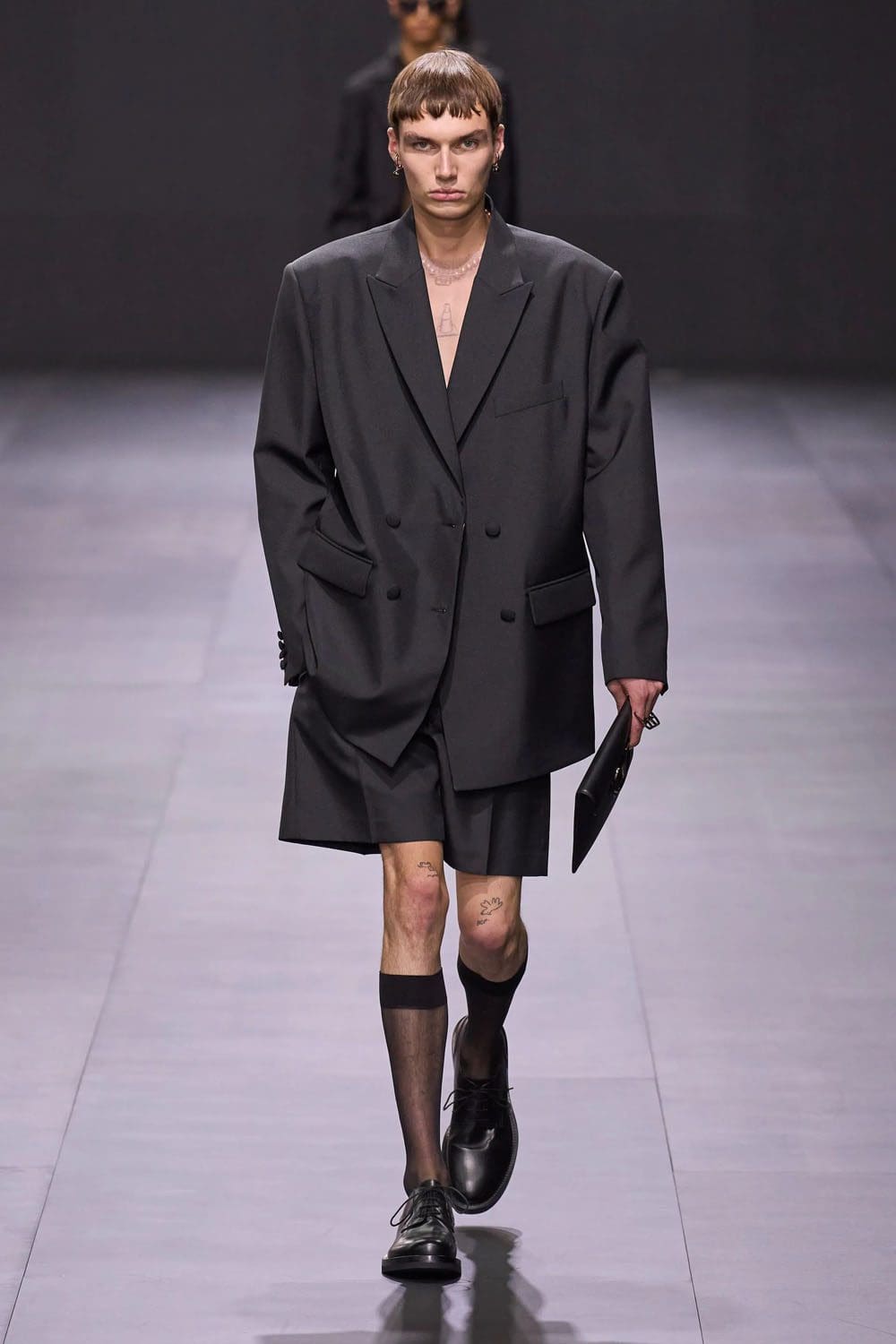 Valentino Printemps Été 2023 Prêt à porter Runway Magazine 57
