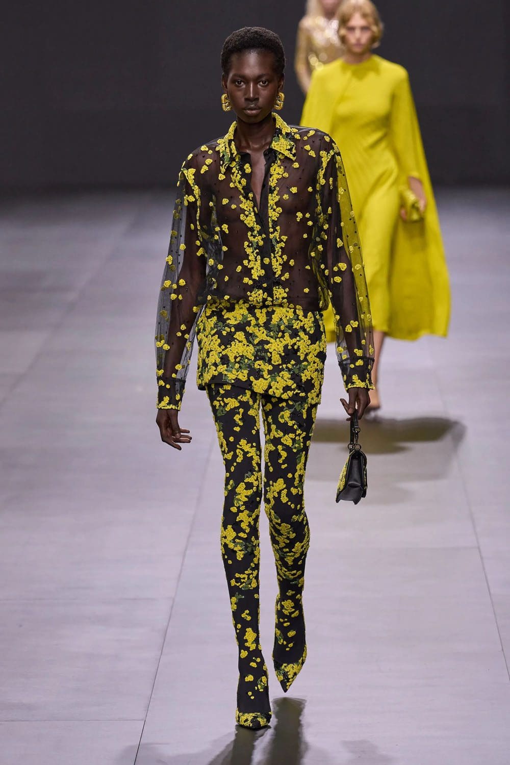 Valentino Printemps Été 2023 Prêt à porter Runway Magazine 73