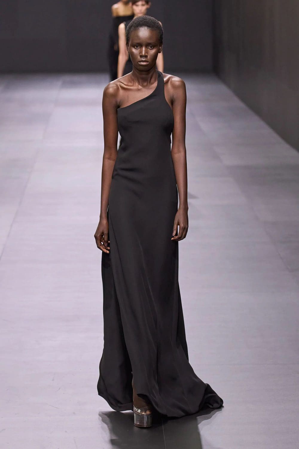 Valentino Printemps Été 2023 Prêt à porter Runway Magazine 86