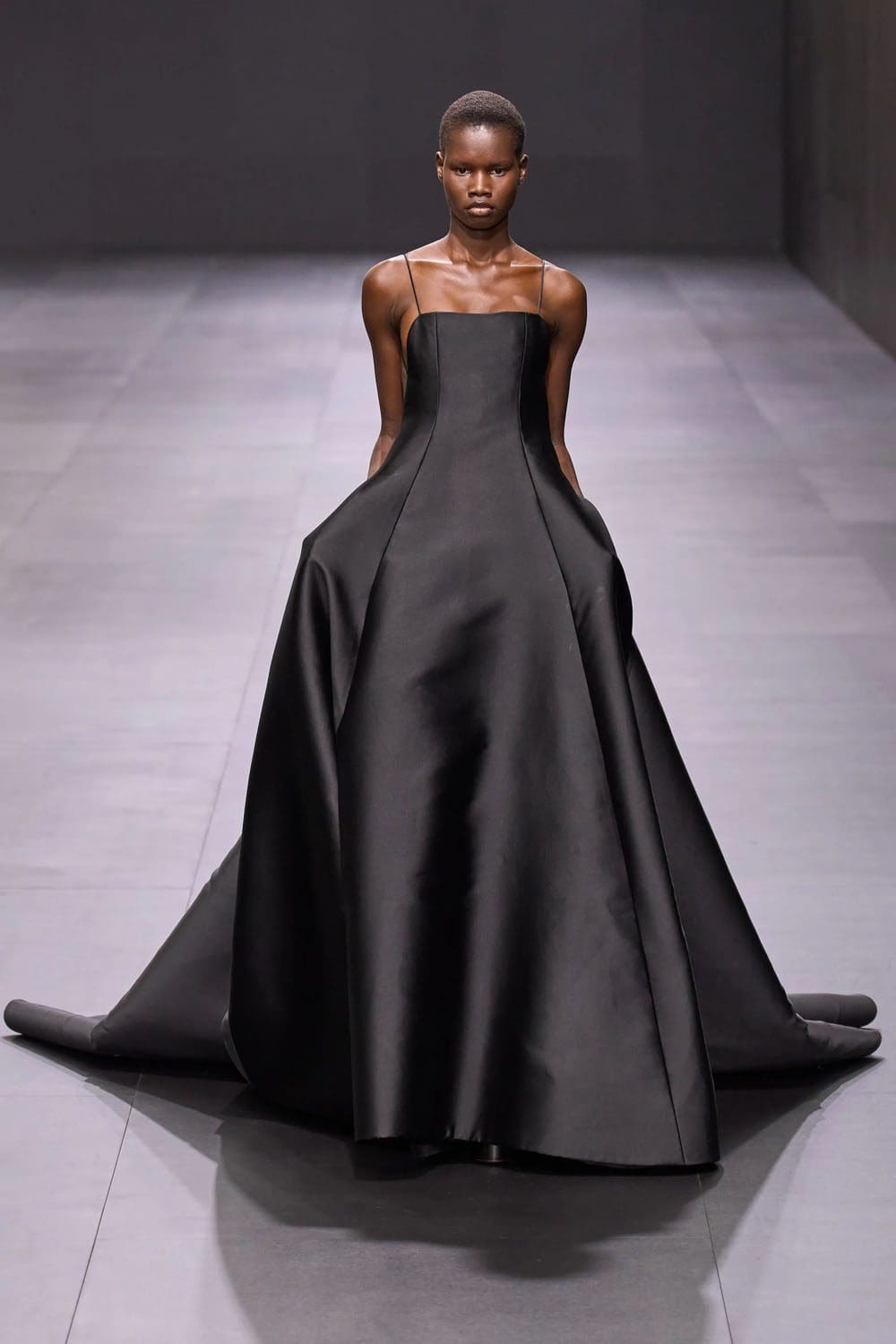 Valentino Printemps Été 2023 Prêt à porter Runway Magazine 91