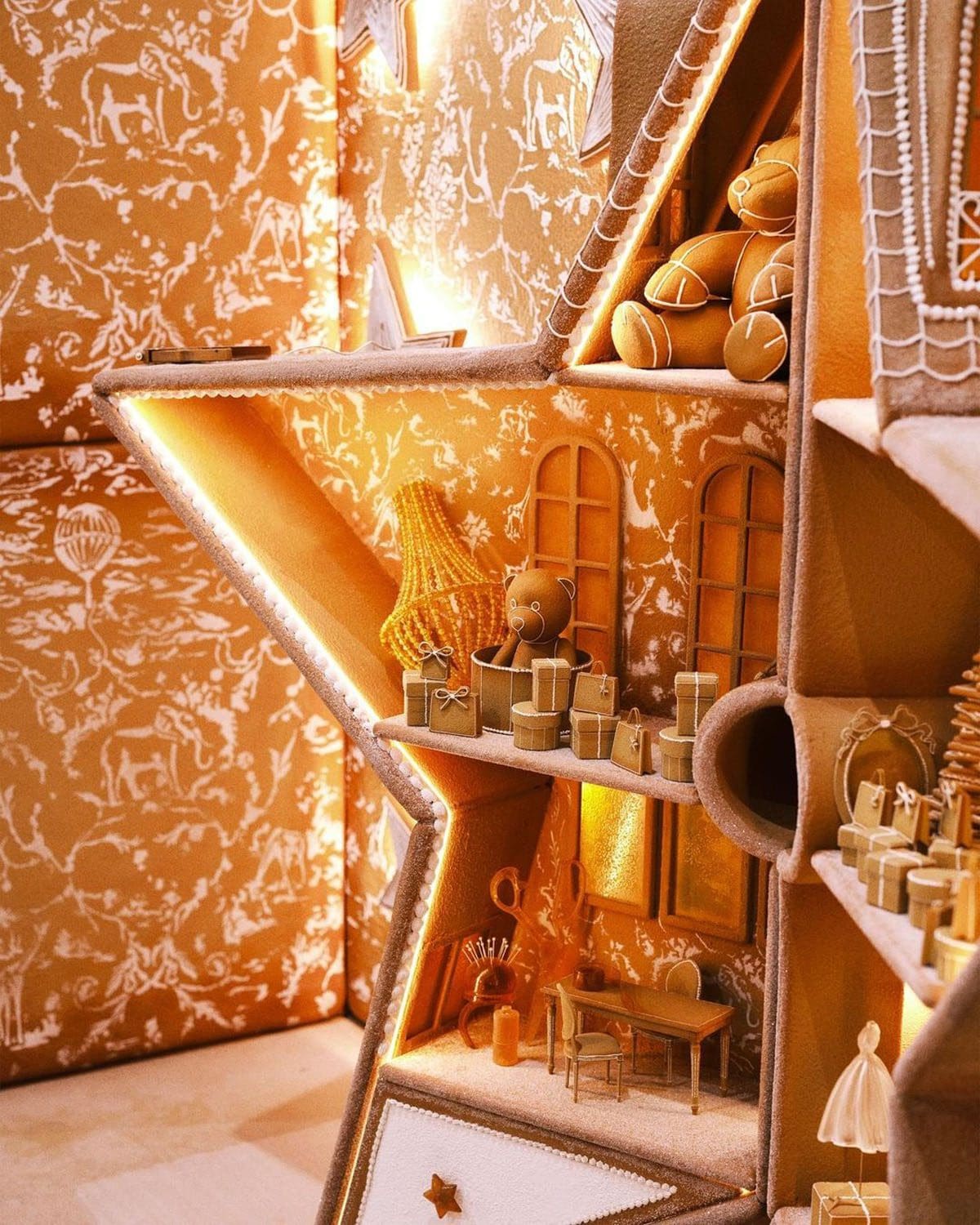 4 DIOR x HARRODS 2022 Christmas gift shop