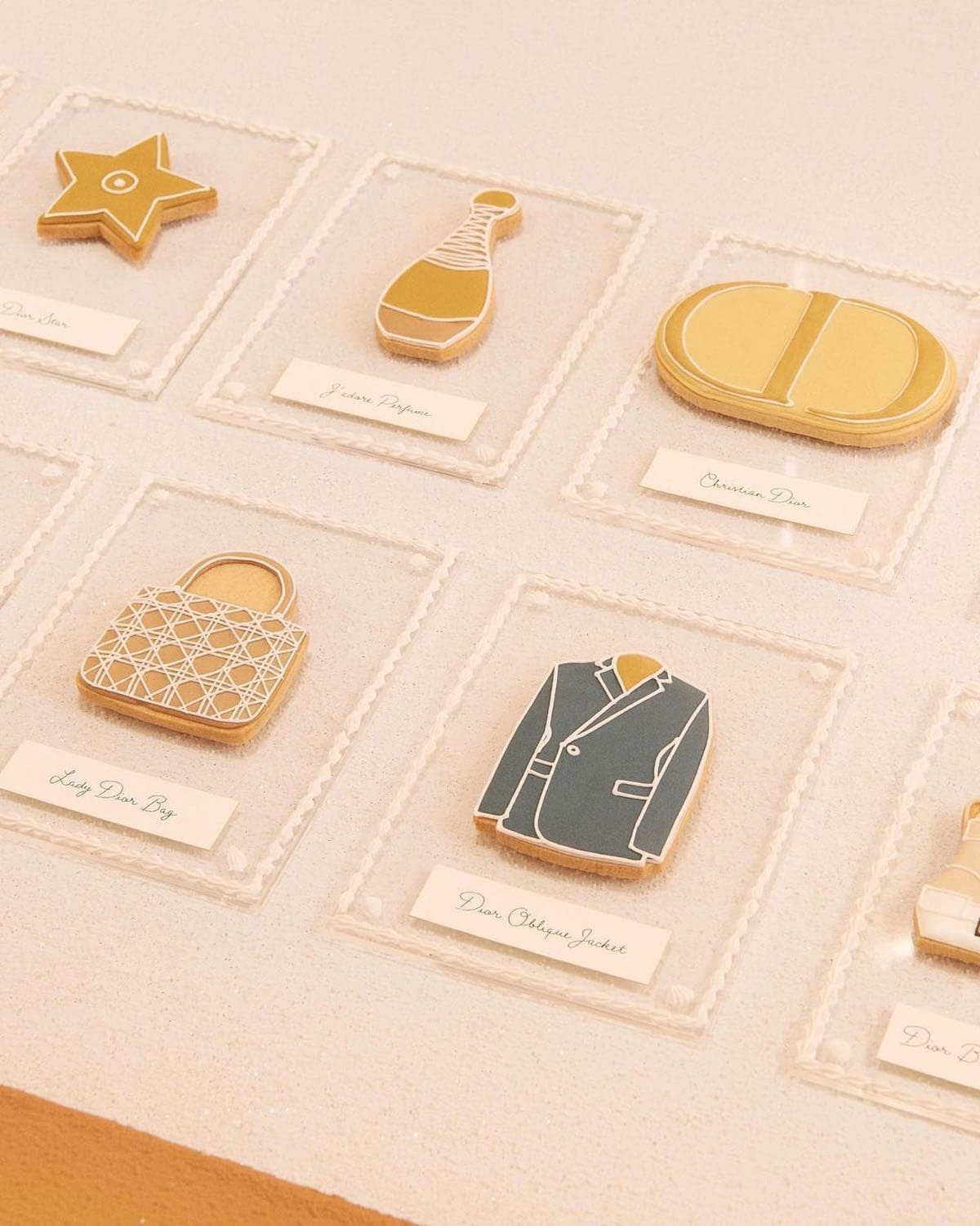 8 DIOR x HARRODS 2022 Christmas gift shop