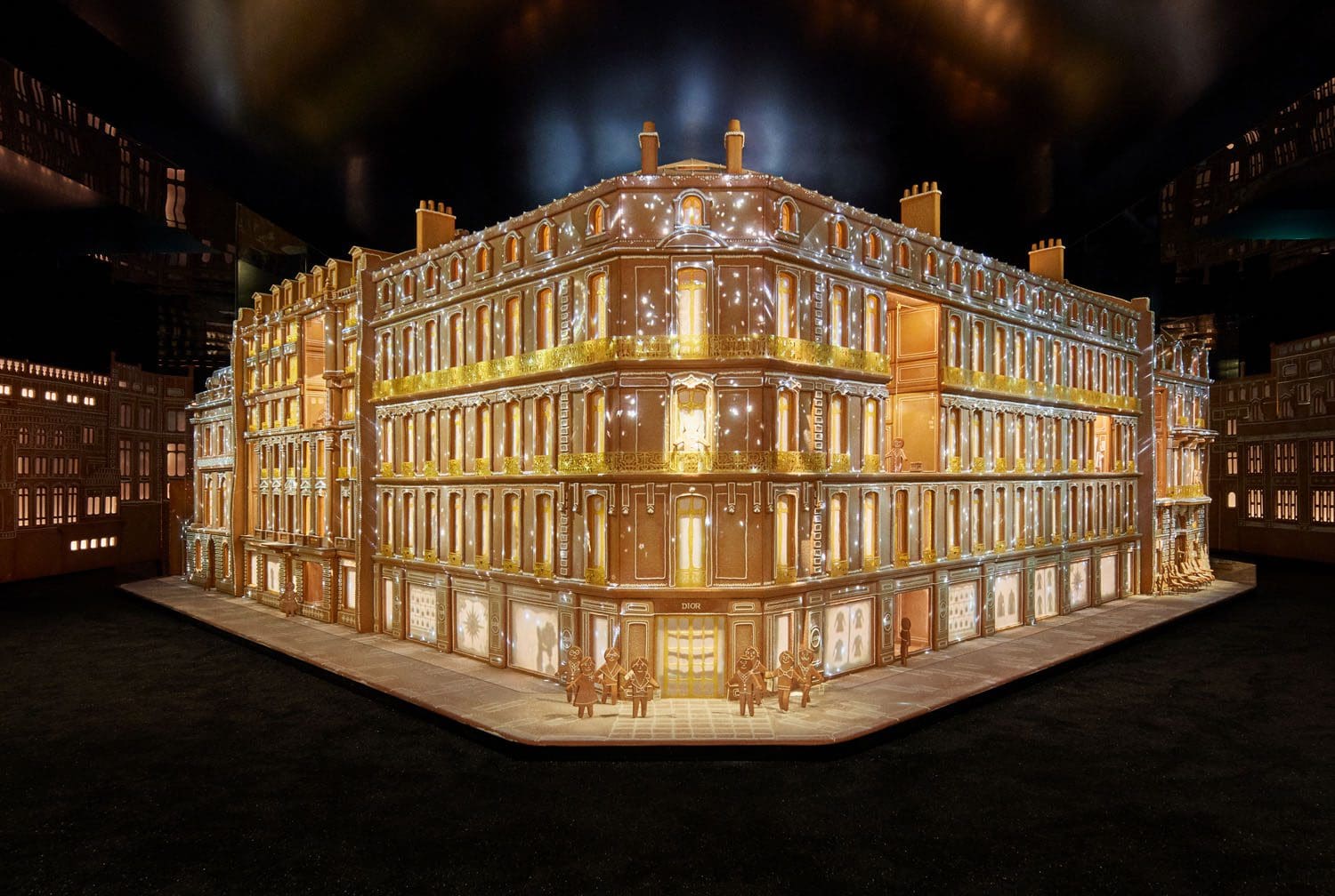 Выставка DIOR x HARRODS 2022 © Адриан Диран1