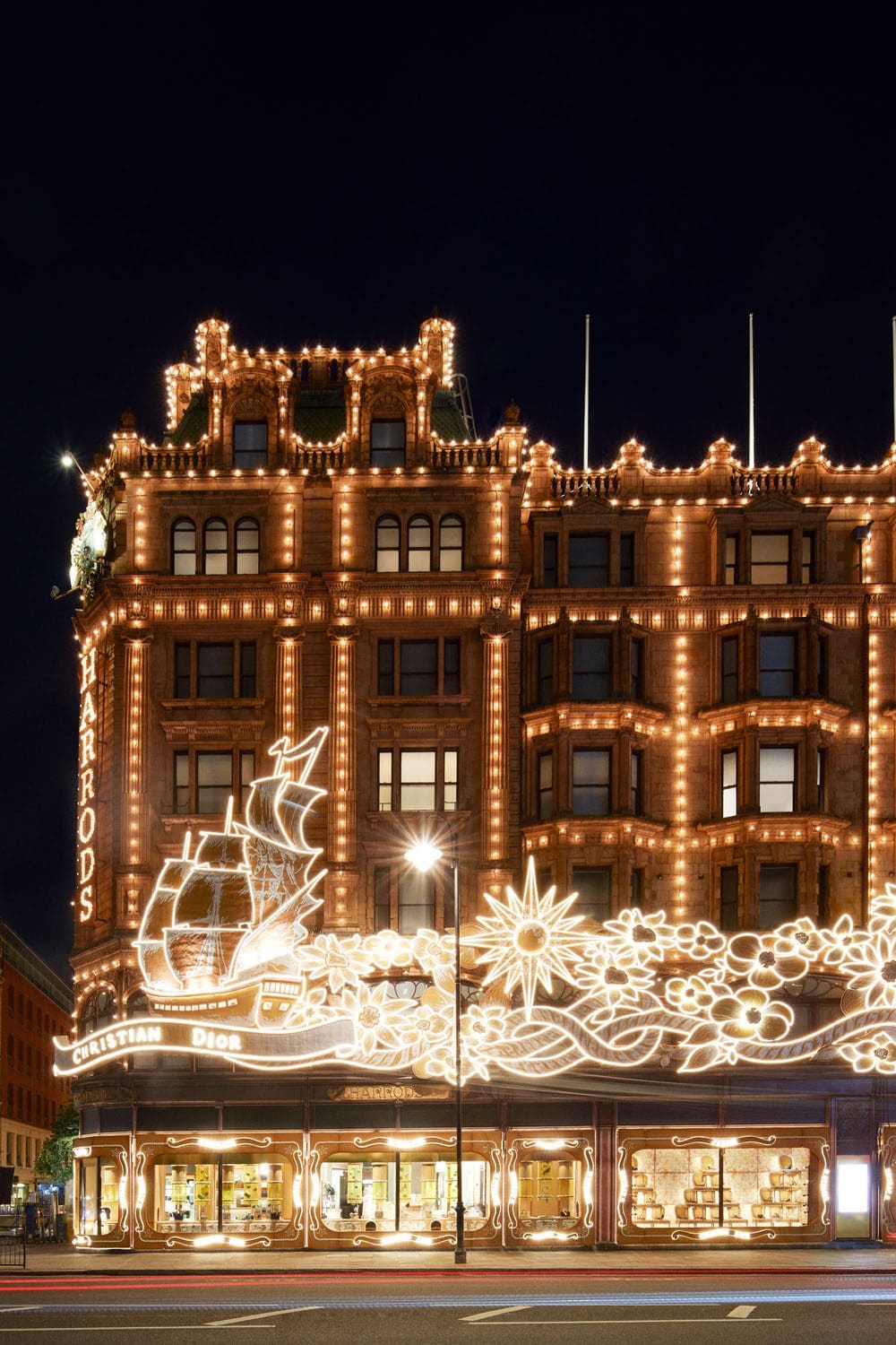 DIOR x HARRODS 2022 Facade © Adrien Dirand9