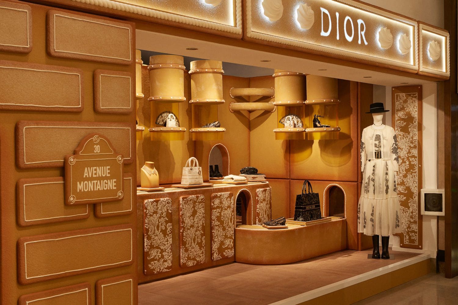 DIOR x HARRODS 2022 Pop up Atelier Mr Dior © Adrien Dirand2