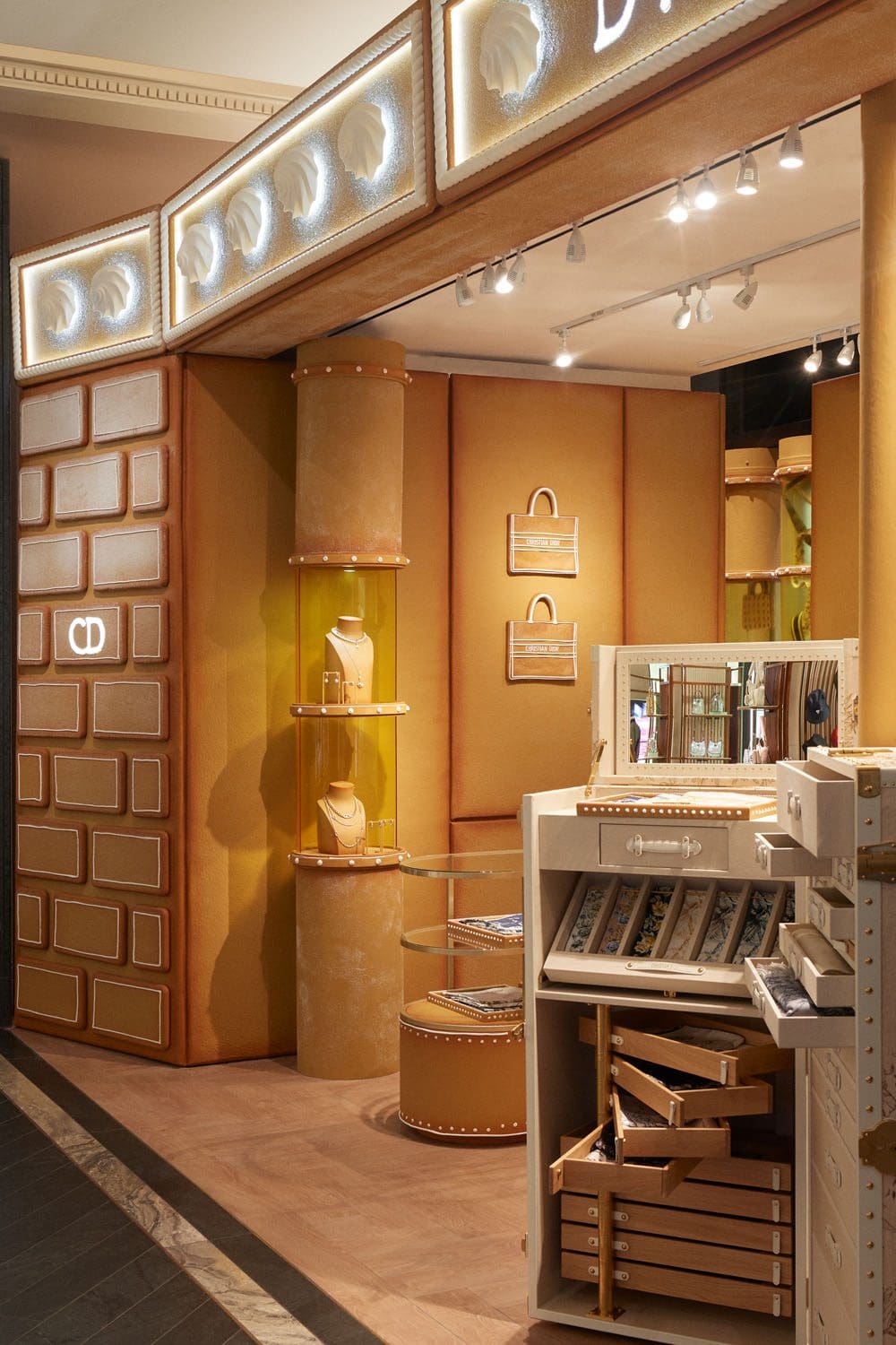 DIOR x HARRODS 2022 Pop up Gift Shop © Adrien Dirand2