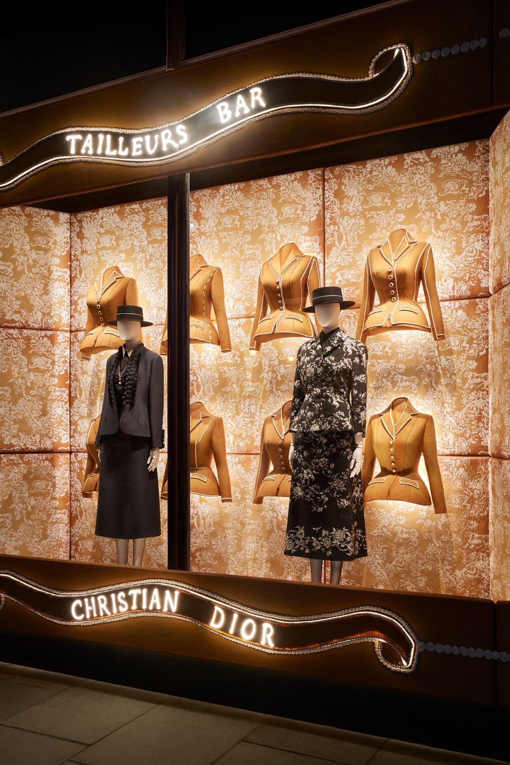 DIOR x HARRODS 2022 Windows © Адриен Диранд2