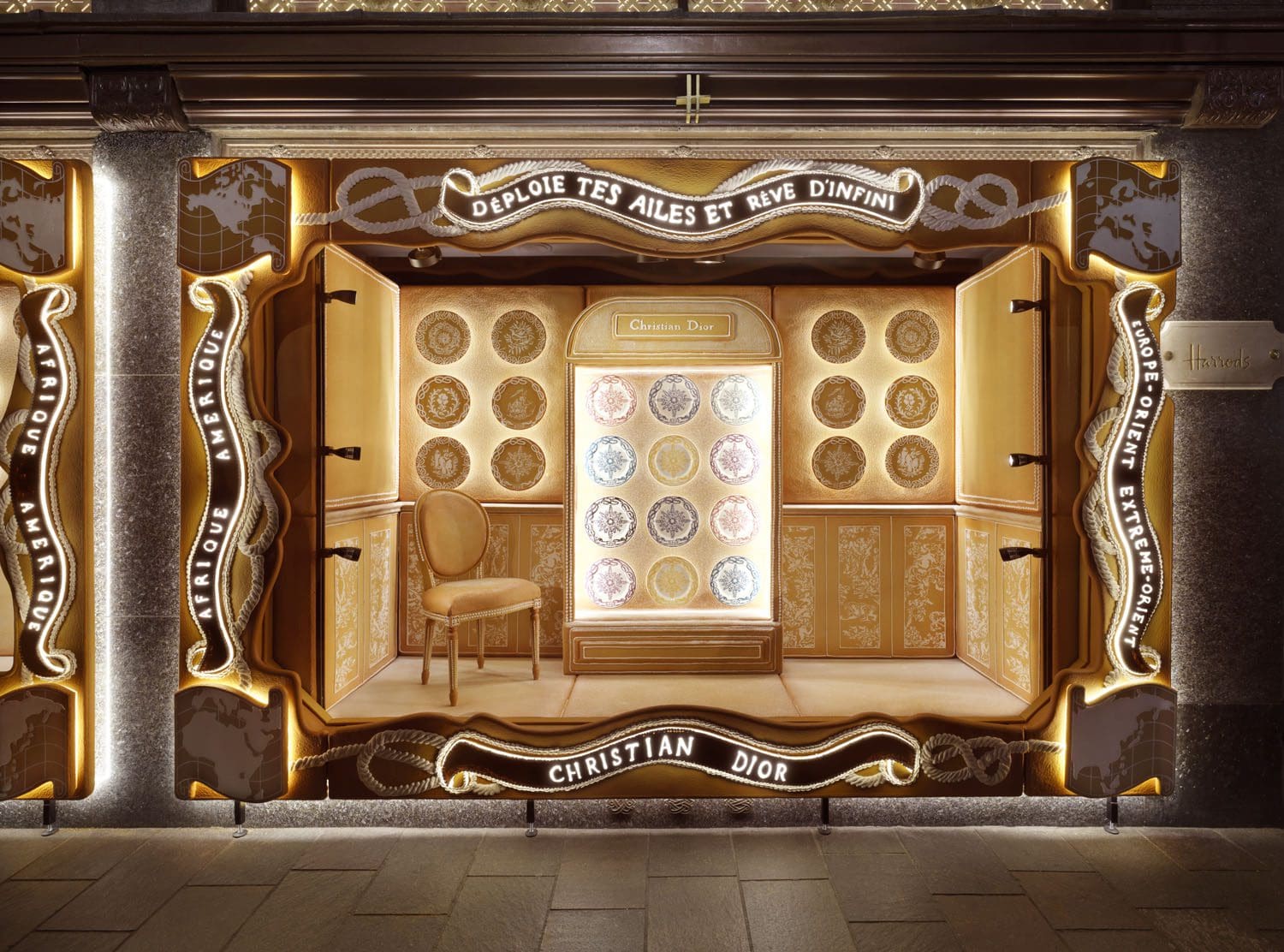 DIOR x HARRODS 2022 Windows © Адриен Диранд5