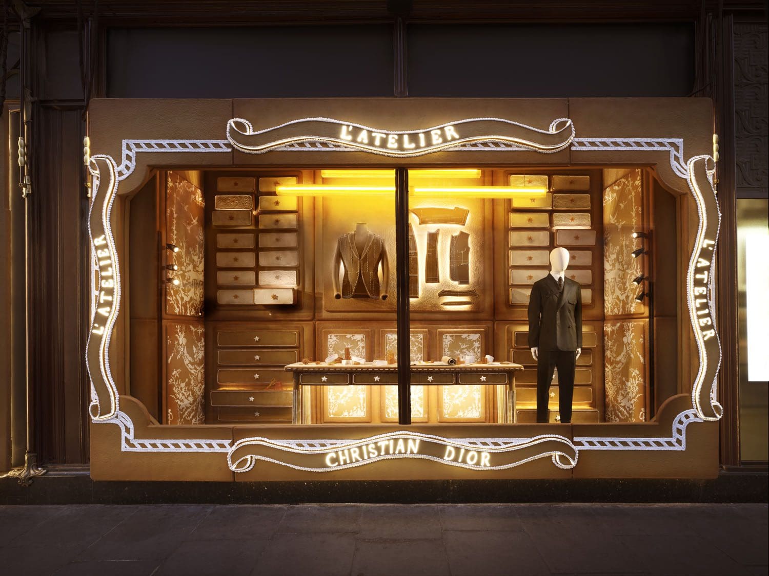 DIOR x HARRODS 2022 Windows © Адриен Диранд7