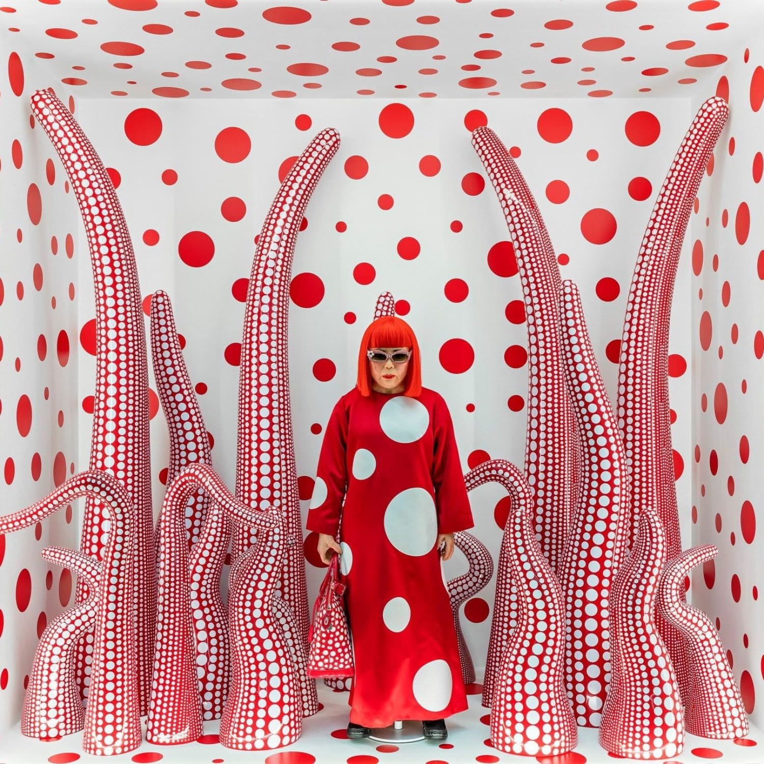 5 colección cápsula de Louis Vuitton x el artista japonés Yayoi Kusama 2023 Runway Revistas
