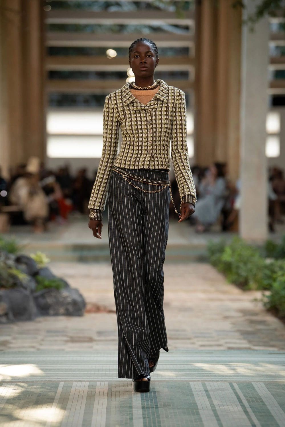 シャネル ダカール プレフォール 2023 Runway 雑誌1