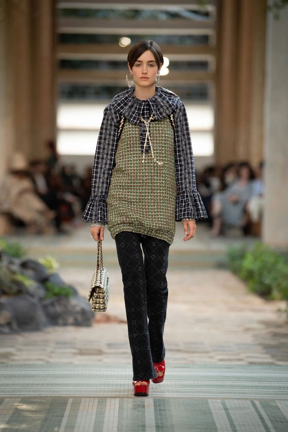 シャネル ダカール プレフォール 2023 Runway 雑誌34