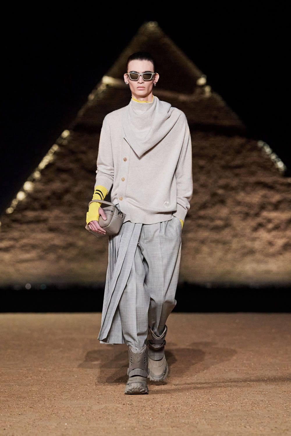 Dior Hombres Egipto Pirámides De Giza Pre Otoño 2023 Runway Magazine 10