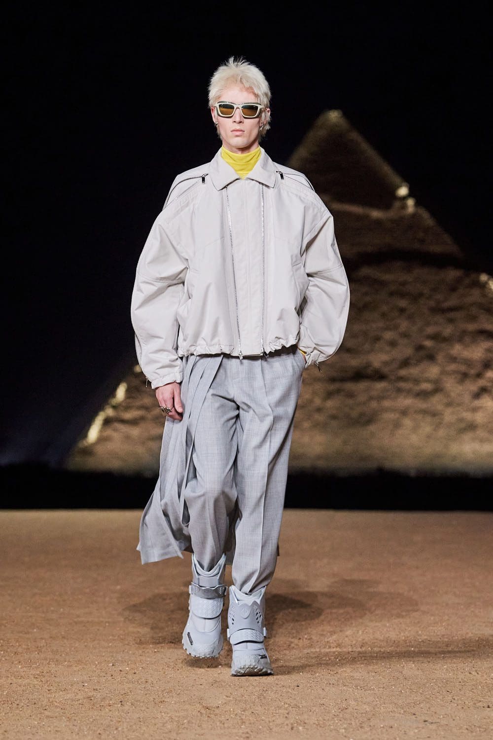 Dior Hombres Egipto Pirámides De Giza Pre Otoño 2023 Runway Magazine 11