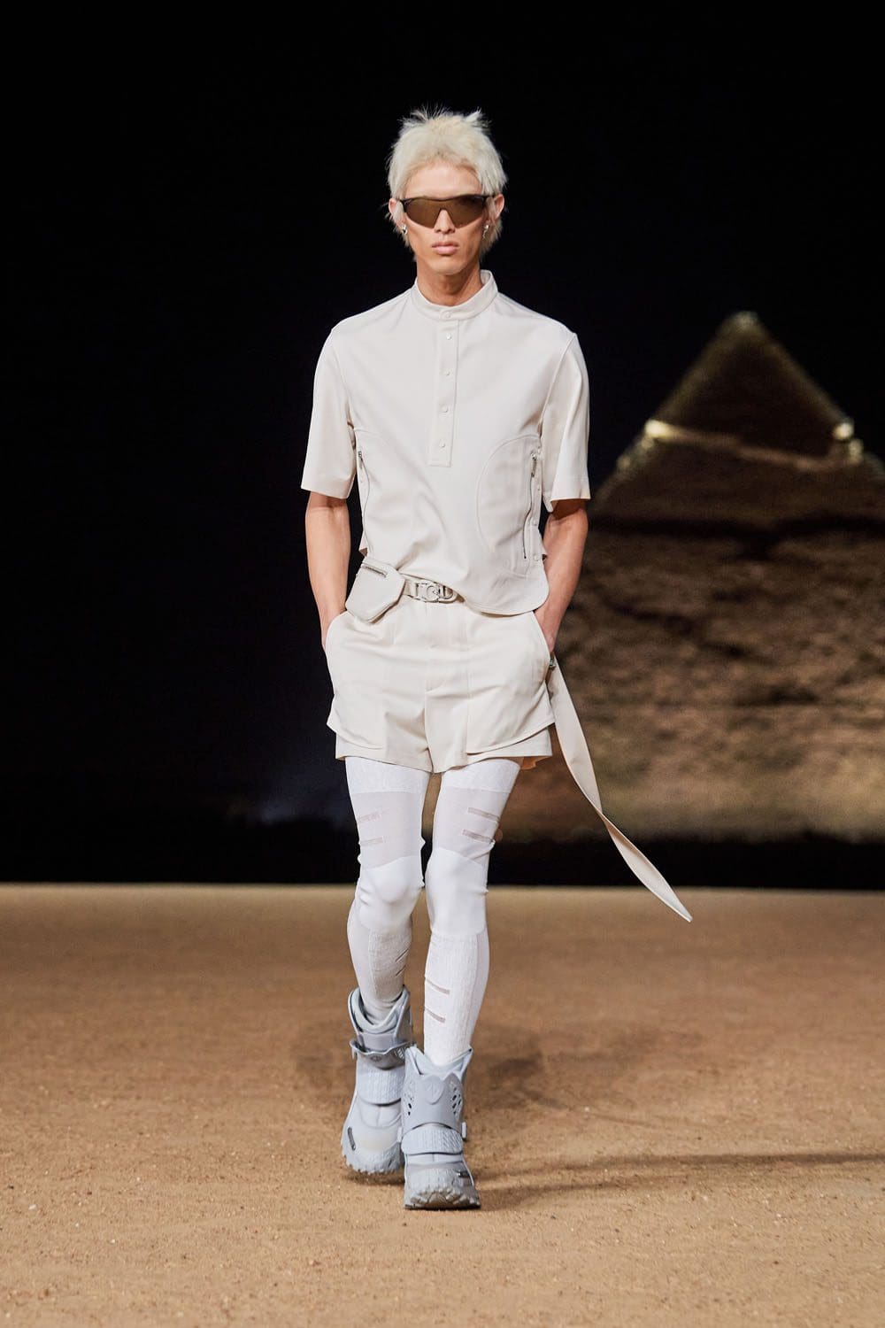 Dior Hombres Egipto Pirámides De Giza Pre Otoño 2023 Runway Magazine 12