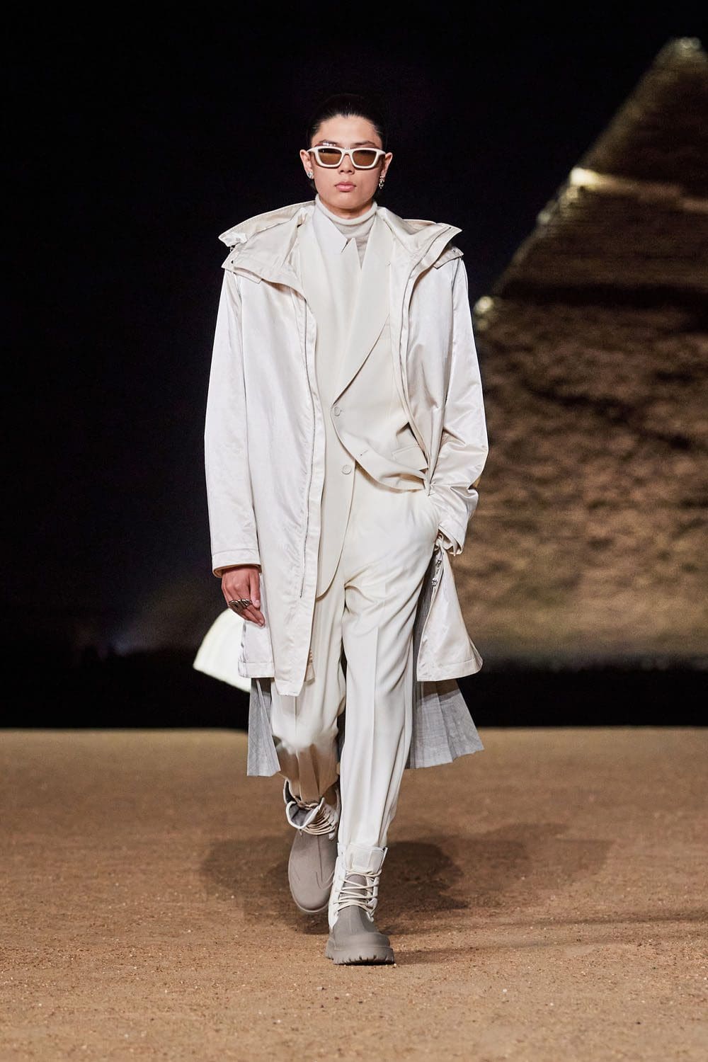 Dior Hombres Egipto Pirámides De Giza Pre Otoño 2023 Runway Magazine 15