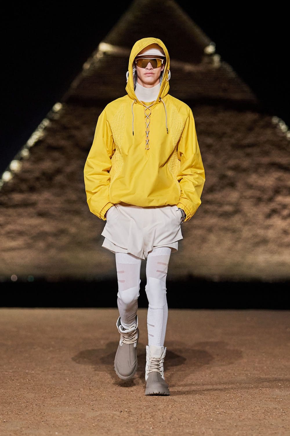 Dior Hombres Egipto Pirámides De Giza Pre Otoño 2023 Runway Magazine 19