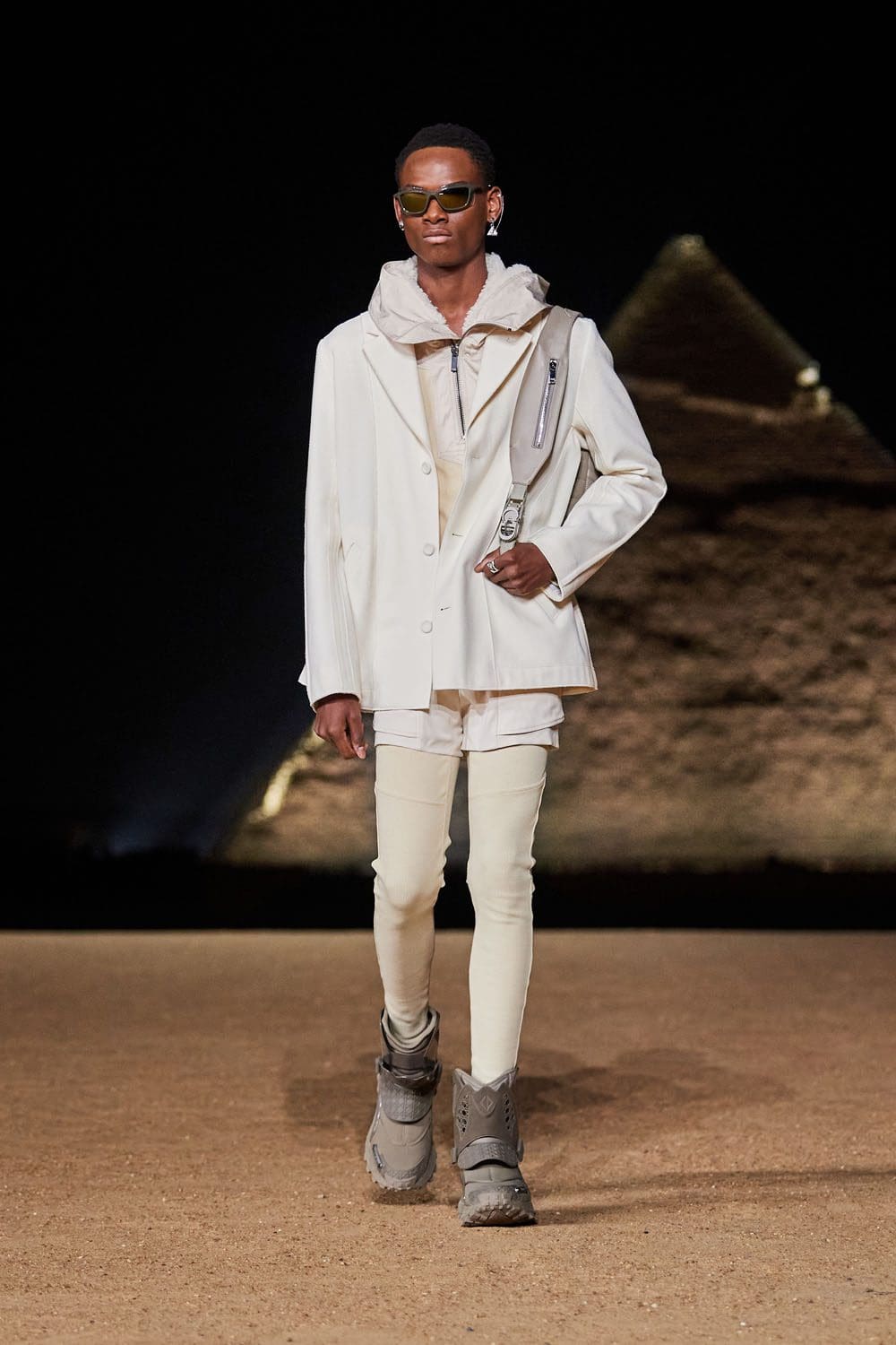 Dior Hombres Egipto Pirámides De Giza Pre Otoño 2023 Runway Magazine 21