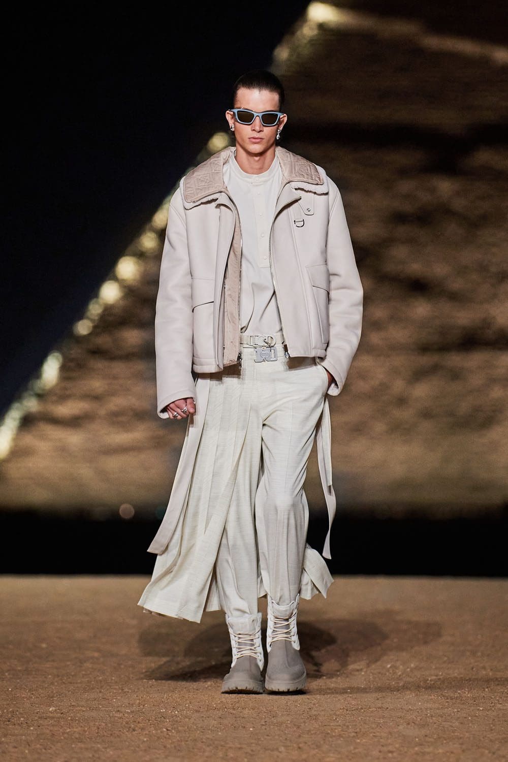 Dior Hombres Egipto Pirámides De Giza Pre Otoño 2023 Runway Magazine 22