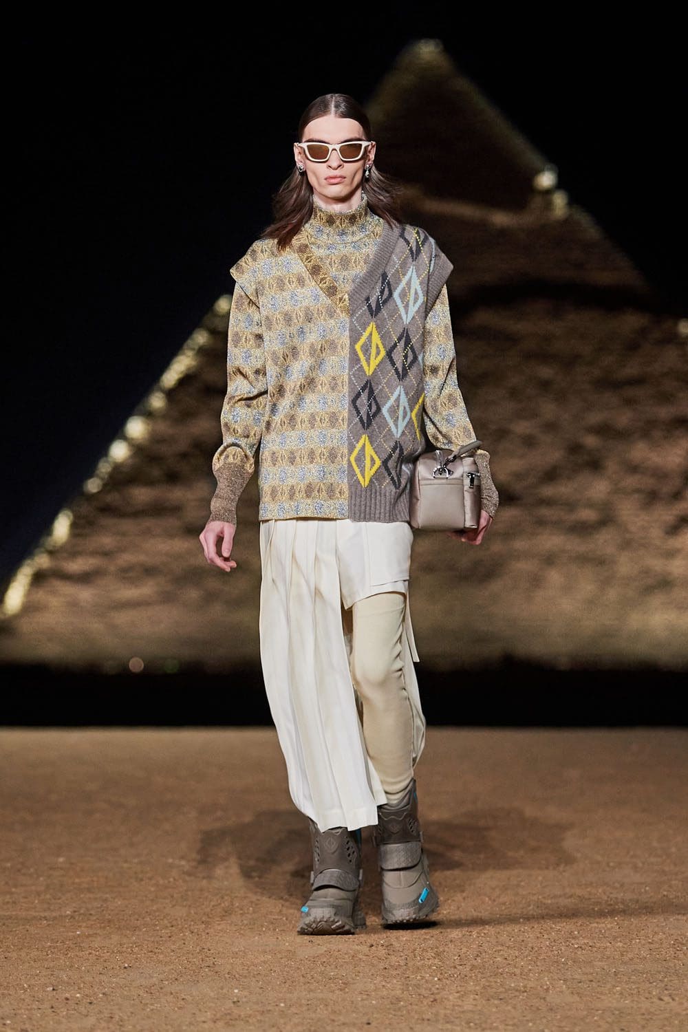 Dior Hombres Egipto Pirámides De Giza Pre Otoño 2023 Runway Magazine 23
