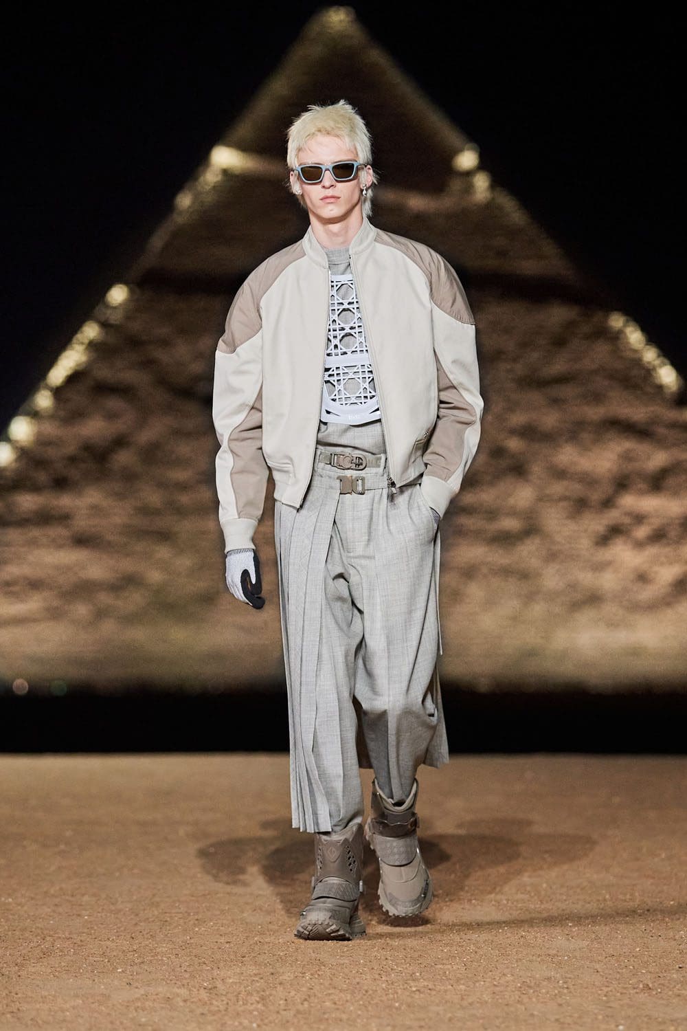 Dior Hombres Egipto Pirámides De Giza Pre Otoño 2023 Runway Magazine 24