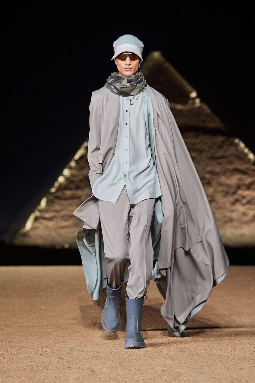 Dior Hombres Egipto Pirámides De Giza Pre Otoño 2023 Runway Magazine 27