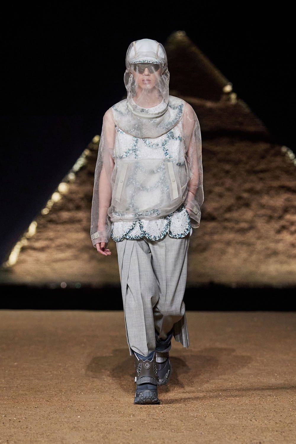 Dior Hombres Egipto Pirámides De Giza Pre Otoño 2023 Runway Magazine 3