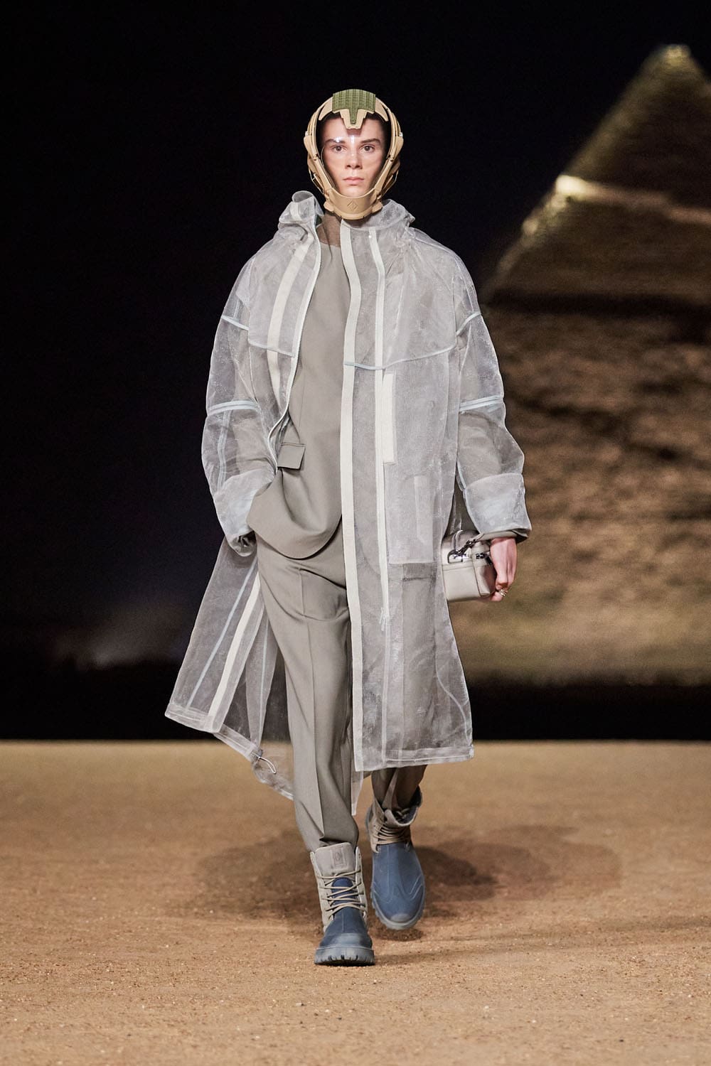 Dior Hombres Egipto Pirámides De Giza Pre Otoño 2023 Runway Magazine 30