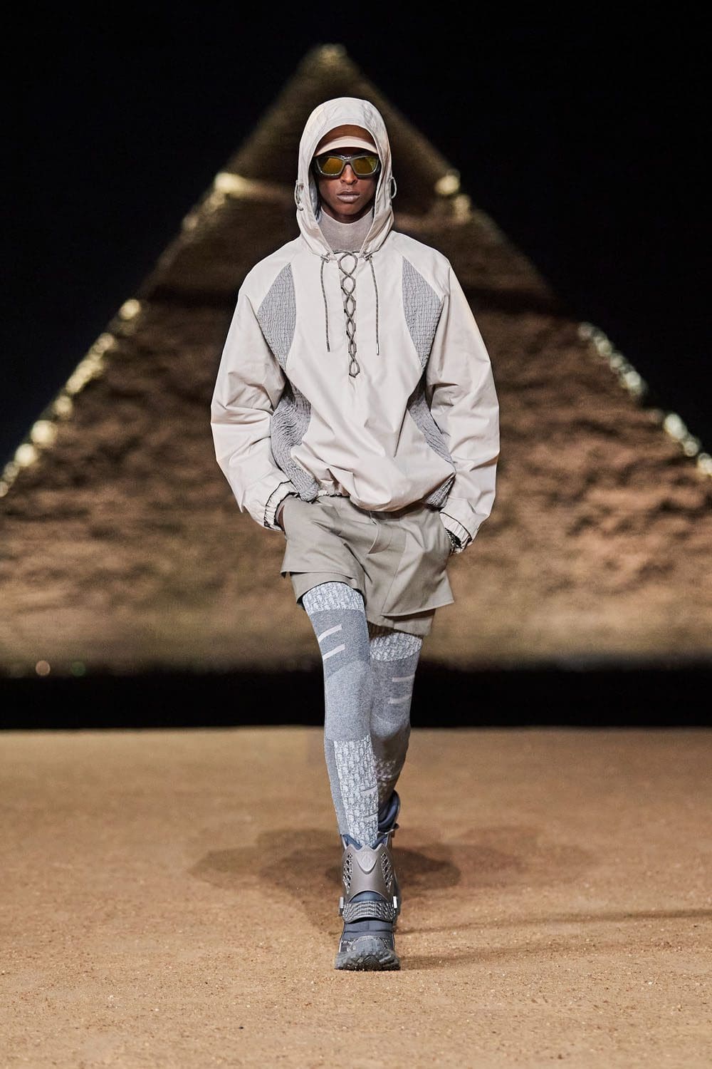 Dior Hombres Egipto Pirámides De Giza Pre Otoño 2023 Runway Magazine 31
