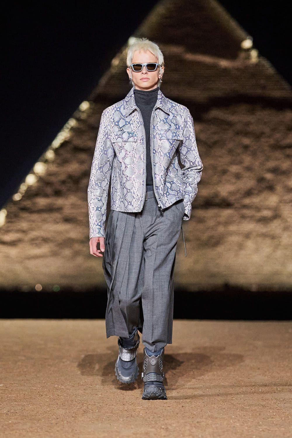 Dior Hombres Egipto Pirámides De Giza Pre Otoño 2023 Runway Magazine 33