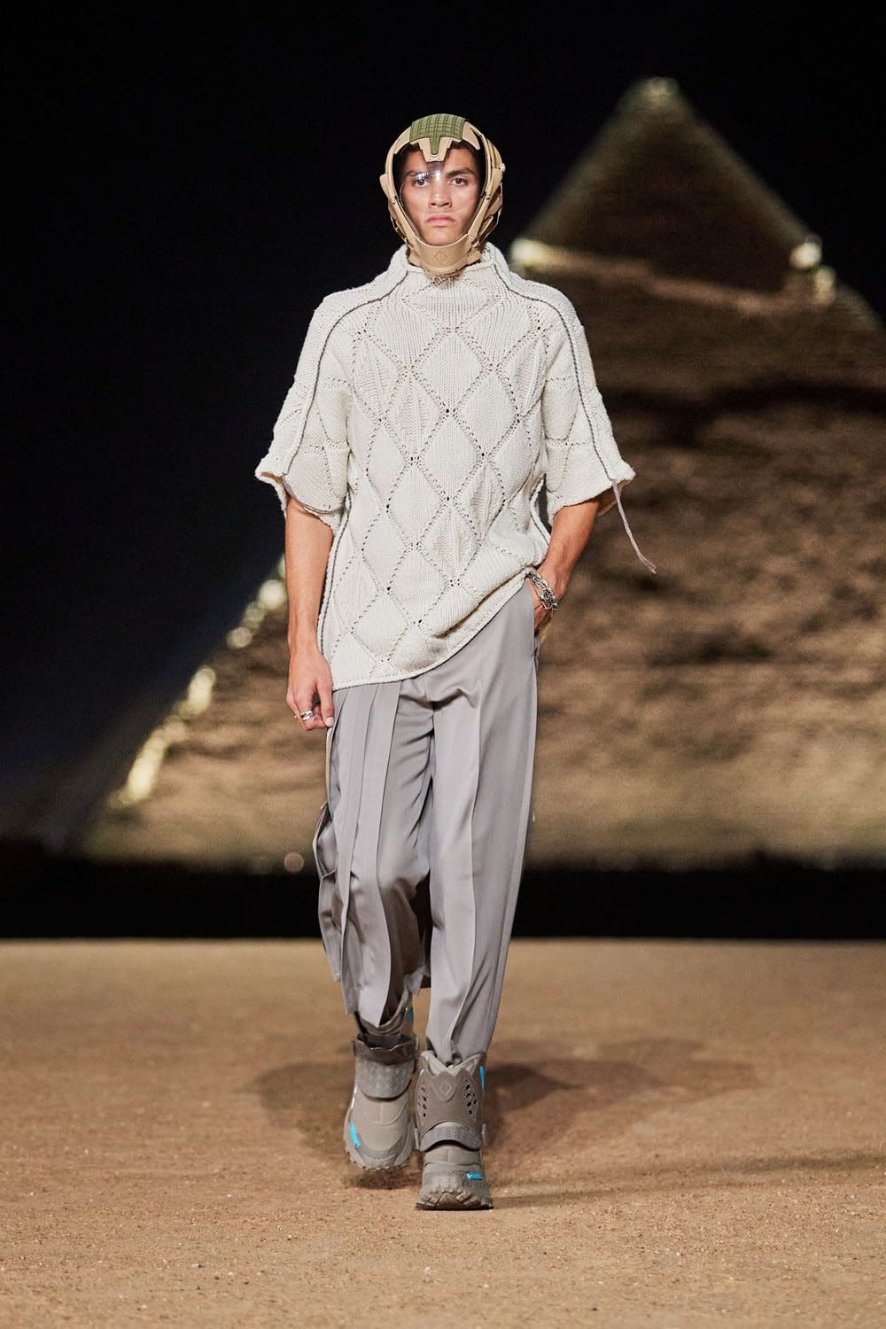 Dior Hombres Egipto Pirámides De Giza Pre Otoño 2023 Runway Magazine 34