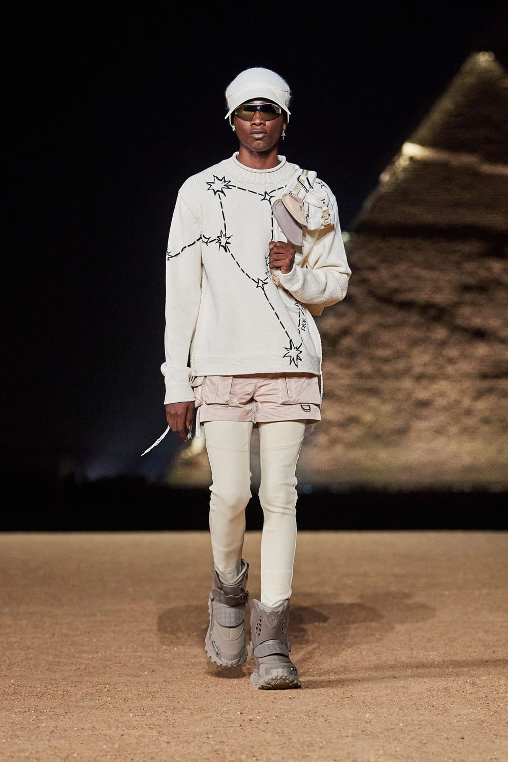 Dior Hombres Egipto Pirámides De Giza Pre Otoño 2023 Runway Magazine 37