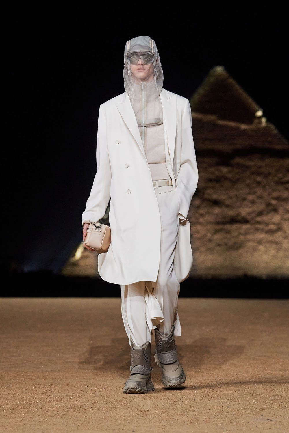 Dior Hombres Egipto Pirámides De Giza Pre Otoño 2023 Runway Magazine 4