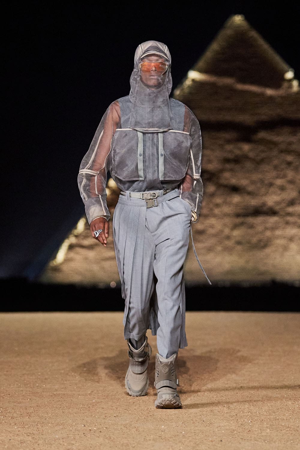 Dior Hombres Egipto Pirámides De Giza Pre Otoño 2023 Runway Magazine 40
