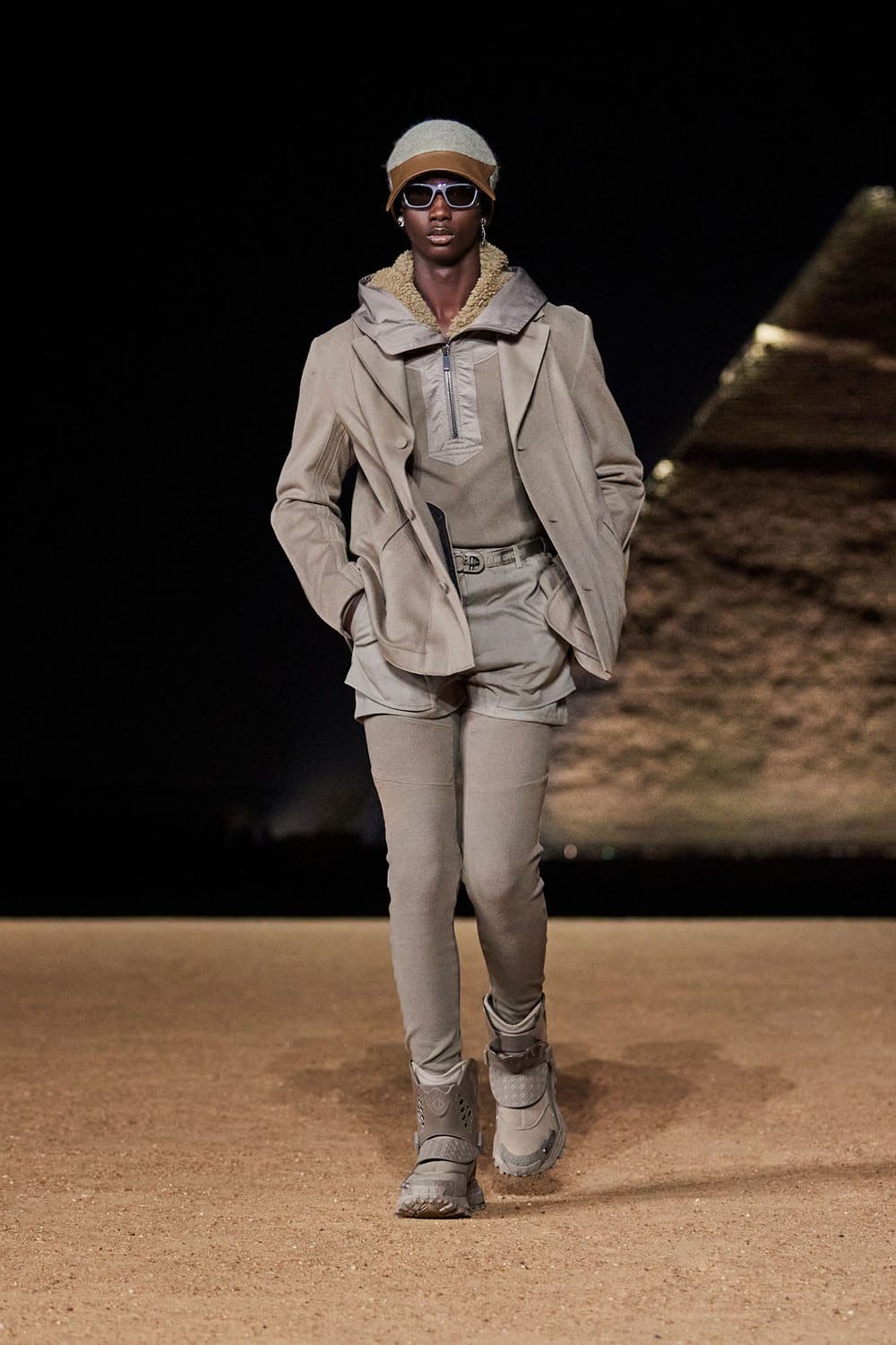 Dior Hombres Egipto Pirámides De Giza Pre Otoño 2023 Runway Magazine 42