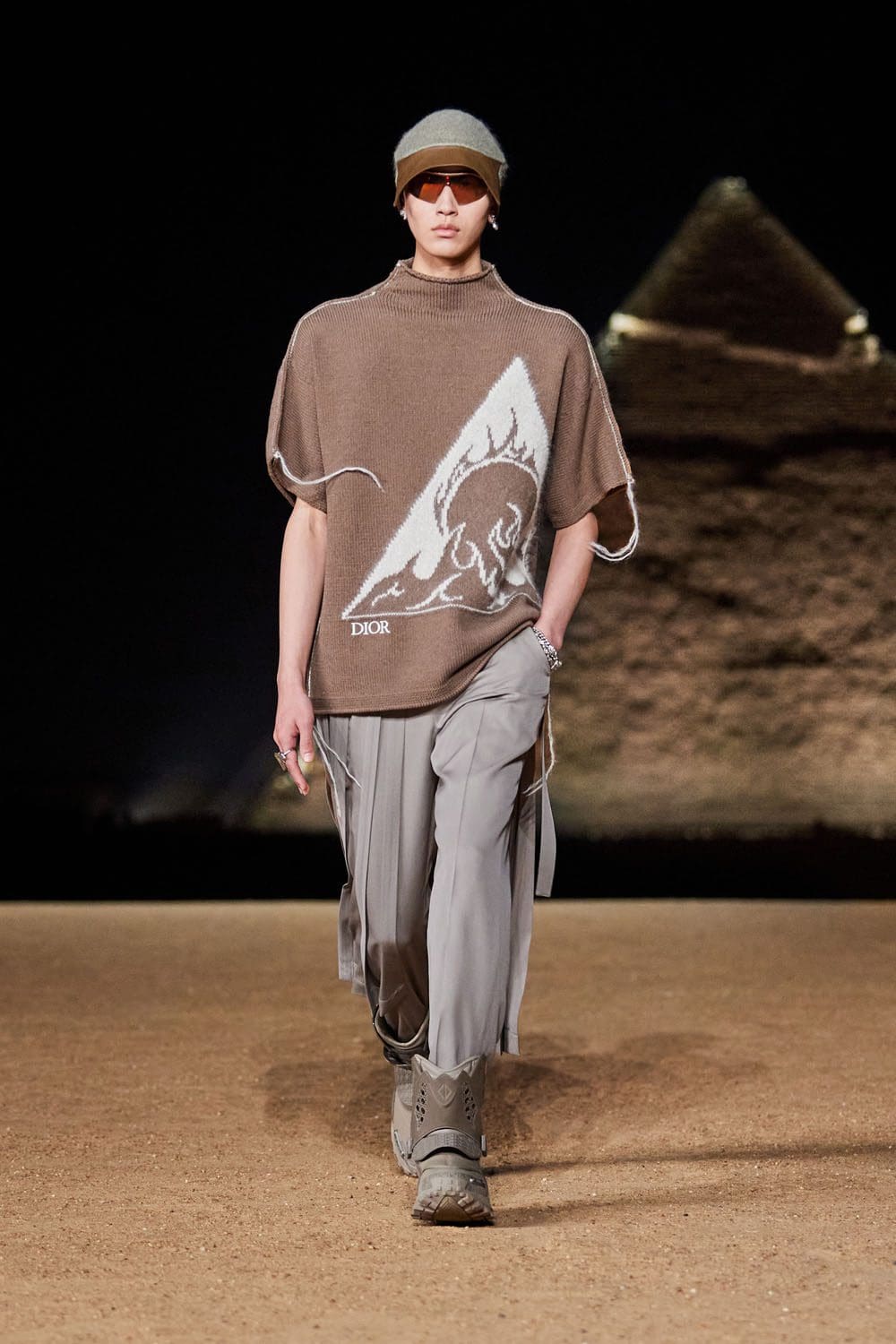 Dior Hombres Egipto Pirámides De Giza Pre Otoño 2023 Runway Magazine 43