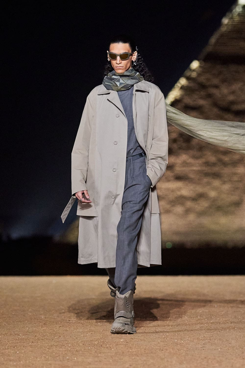 Dior Hombres Egipto Pirámides De Giza Pre Otoño 2023 Runway Magazine 44